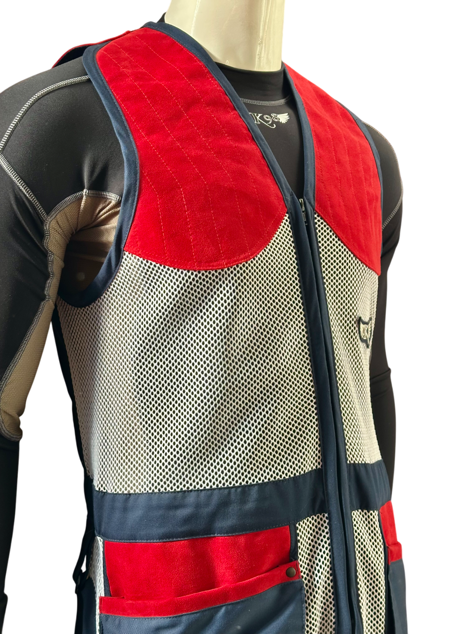 Dettaglio delle tasche verticali del gilet da tiro K98 K7 Double Classic, capienza e praticità per il tiratore
