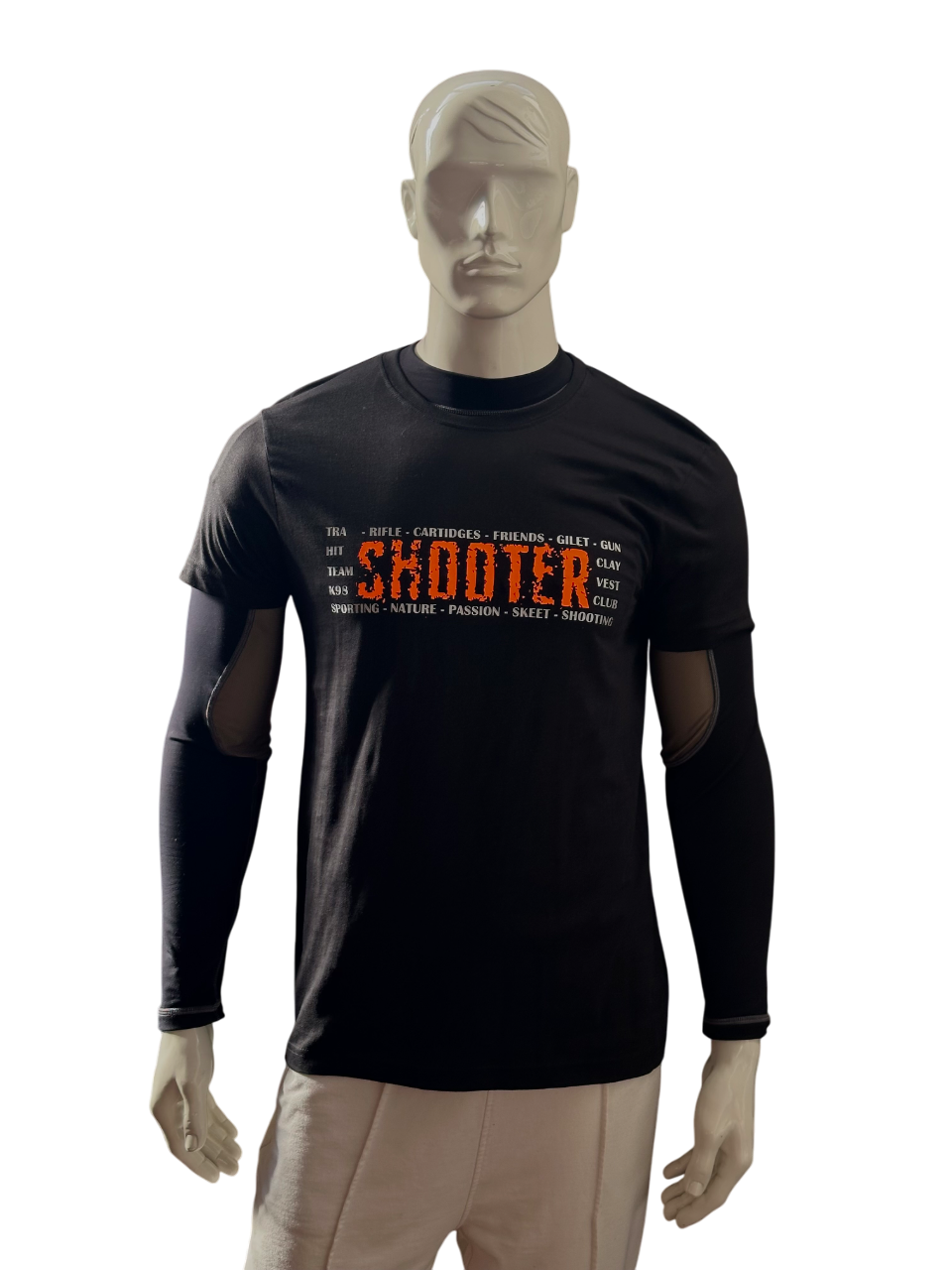 T-shirt K98 Shooter nera vista frontale, design sportivo in cotone biologico