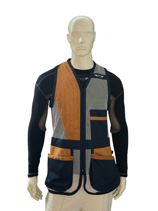 Gilet da tiro K98 K7 blu e bianco, vista frontale con dettagli in ecopelle marrone, ideale per il tiro a volo.