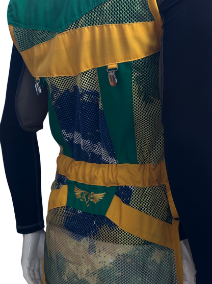 Dettaglio delle tasche oblique del gilet K98 K11 Trap Flag Brasile, progettate per un comfort ottimale durante il tiro