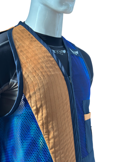 Zona fucile in ecopelle marrone del gilet K98 K11 Trap Galassia Blu, taglio triangolare per una migliore aderenza​