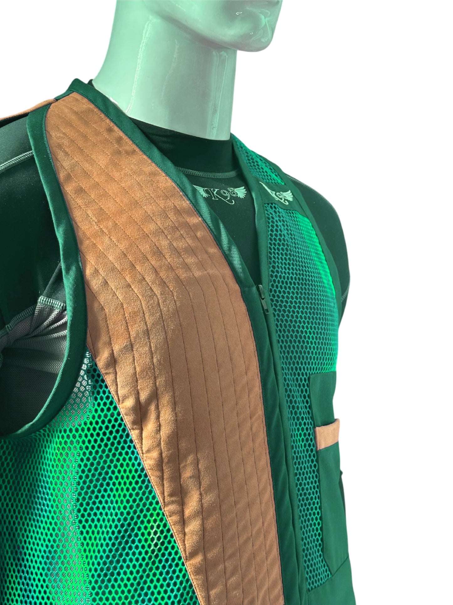 Zona fucile in ecopelle marrone del gilet K98 K11 Trap Galassia Verde, taglio triangolare