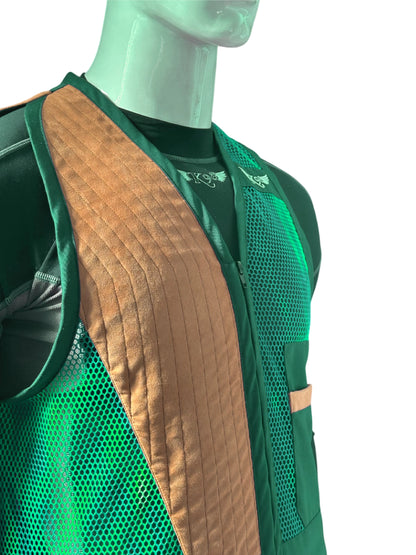 Zona fucile in ecopelle marrone del gilet K98 K11 Trap Galassia Verde, taglio triangolare