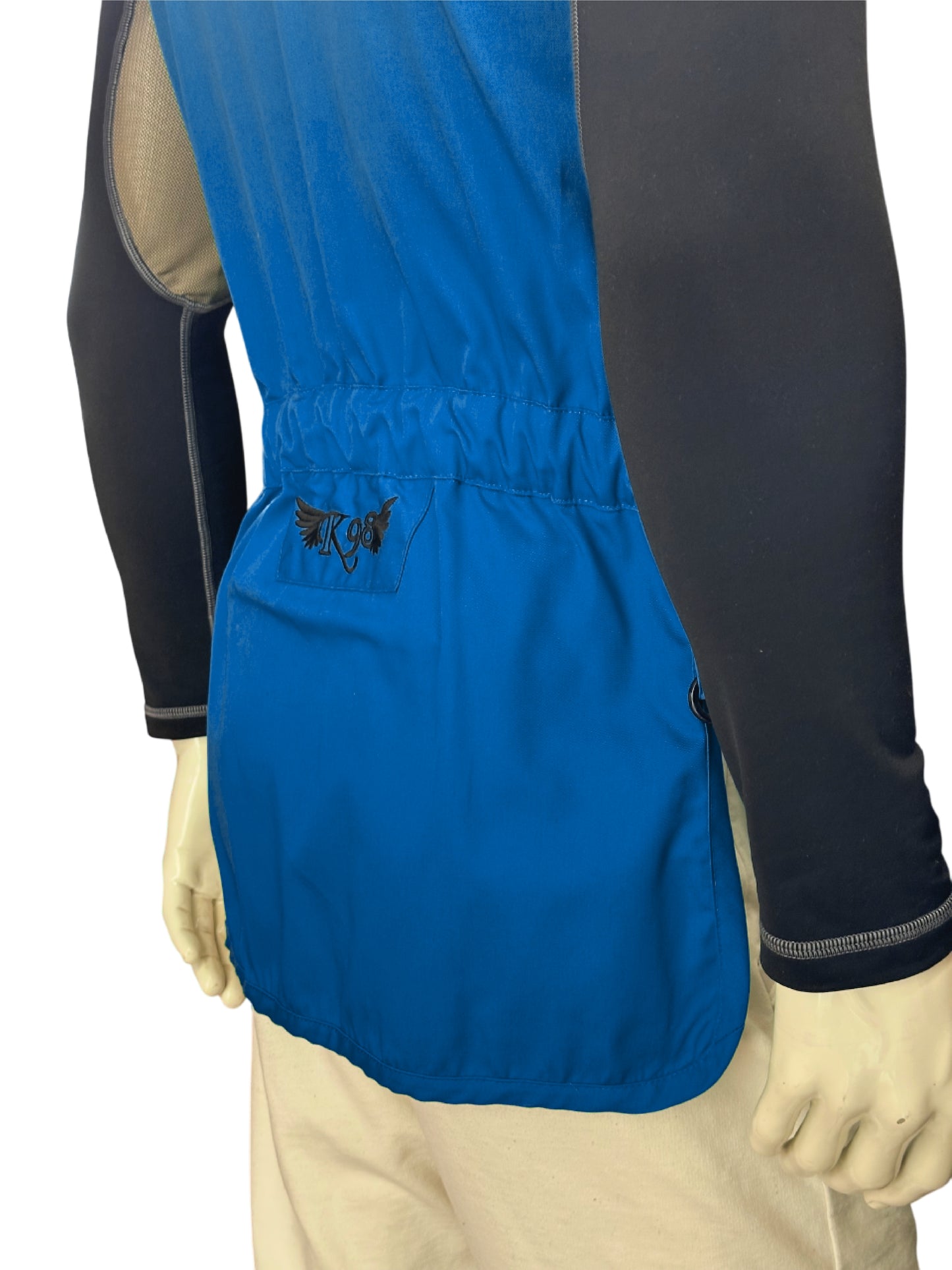 Dettaglio delle tasche verticali del gilet K98 K7 Double senza mesh, con bottoni a pressione per maggiore capacità​