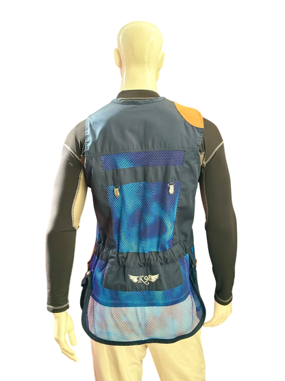 Gilet da tiro K98 K11 Trap Basic Blu vista posteriore, comfort e stile italiano​