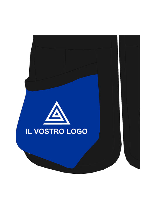 Personalizzazione K98: ricamo del logo sulla tasca destra del capo indossato, ideale per gilet da tiro e abbigliamento sportivo​