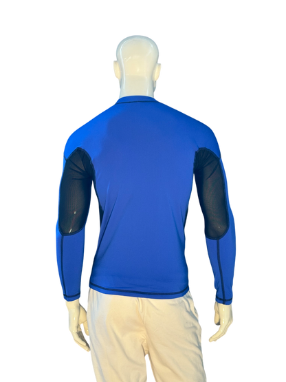 Vista posteriore della T-shirt termica blu, design semplice e funzionale